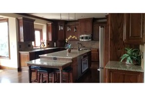Fridge, microwave, oven, stovetop - 0ver 7,000 Sq ft of tranquil relaxation  (Shawnee)