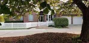 Exterior - 0ver 7,000 Sq ft of tranquil relaxation  (Shawnee)