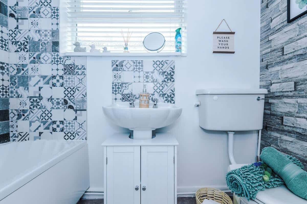 Shower, hair dryer, shampoo