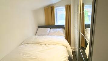 3 bedrooms, desk, iron/ironing board, free WiFi