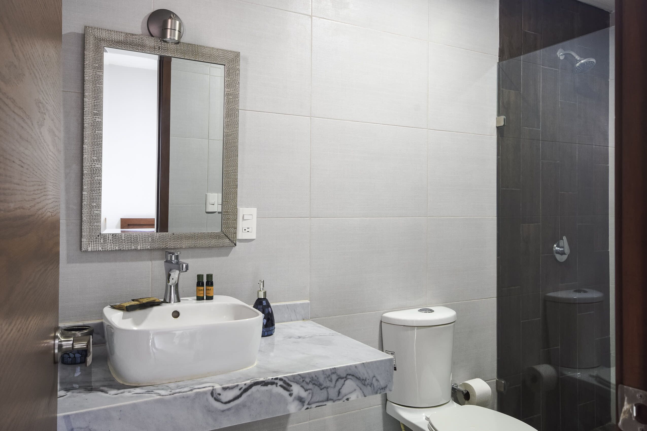 Douche, serviettes fournies