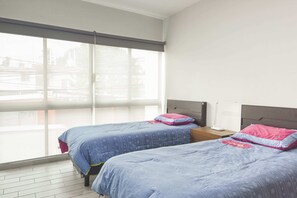 3 Schlafzimmer, Schreibtisch, Bügeleisen/Bügelbrett, WLAN