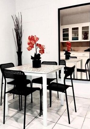 Dining - Hallandale Studio with pool (Hallandale Beach)