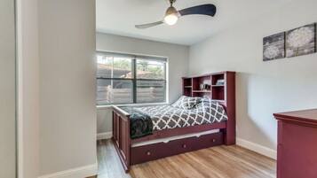 3 bedrooms, desk, iron/ironing board, travel crib