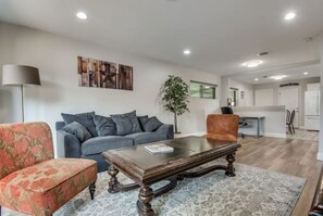Smart TV, foosball, books - Modern, Roomy, Game Room, Patio, Family Home, On-Site Parking (Dallas)