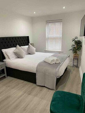 2 Schlafzimmer, Schreibtisch, Bügeleisen/Bügelbrett, kostenloses WLAN