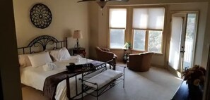 5 bedrooms, desk, iron/ironing board, travel cot