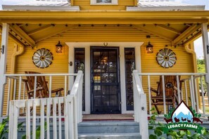 Exterior detail - Legacy Farms: Legacy Cottage (Hempstead)
