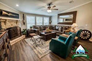 TV, table football, offices - Legacy Farms: Legacy House (Hempstead)