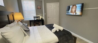 Discover Charm City from a Cozy Retreat