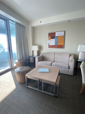 Living area - Amazing 2/2/1 at the AKA RESIDENCES (Miami)