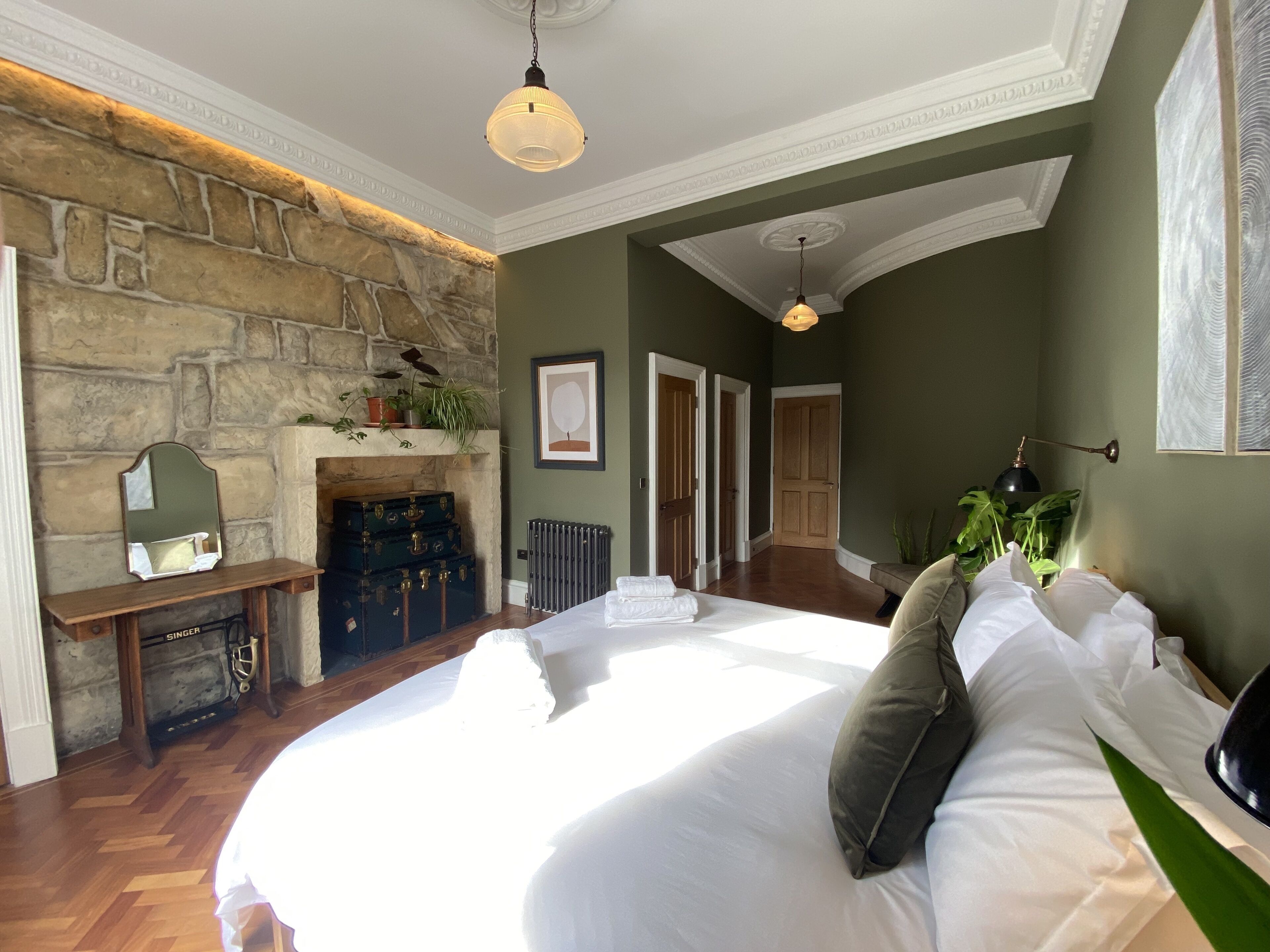Luxury Apartment | 5 bedrooms, Egyptian cotton sheets, premium bedding, iron/ironing board