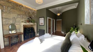 Luxury Apartment | 5 bedrooms, Egyptian cotton sheets, premium bedding, iron/ironing board