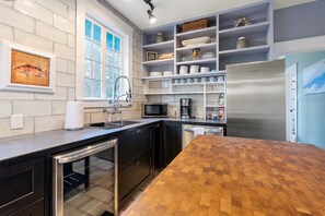 Fridge, microwave, oven, stovetop - 8 Park l Dog Friendly l Outdoor Oasis l Mins to Beach (St. Augustine)