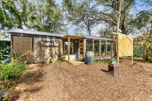 Unclassified image, 3 of 56, button