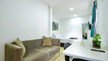 Deluxe Double Room | Iron/ironing board, free WiFi, bed sheets
