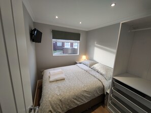 2 bedrooms, free WiFi, bed sheets - Holiday chalet in Selsey (Selsey)