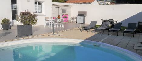 حمّام سباحة خارجي