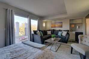 3 bedrooms, WiFi, bed sheets - Mtn-View Snowbird Haven w/ Pool in Fountain Hills (Fountain Hills)