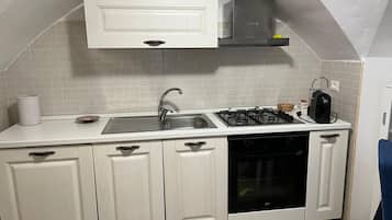 小型套房 | 私人厨房 | 冰箱、烤箱、炉灶、厨具/餐具