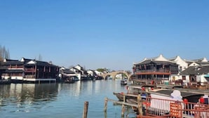 A traditional riverside village with wooden houses and a stone bridge. - Shanghai Jincheng Hotel (Zhujiajiao Ancient Town) (Shanghai)