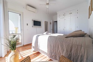 3 makuuhuonetta, silitysrauta/-lauta, ilmainen Wi-Fi, vuodevaatteet
