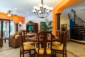 Dining - New Listing!! SUPER PRICE 4 Bdrm quiet  villa! 3 Min from the beach!!!  (Playa del Carmen)