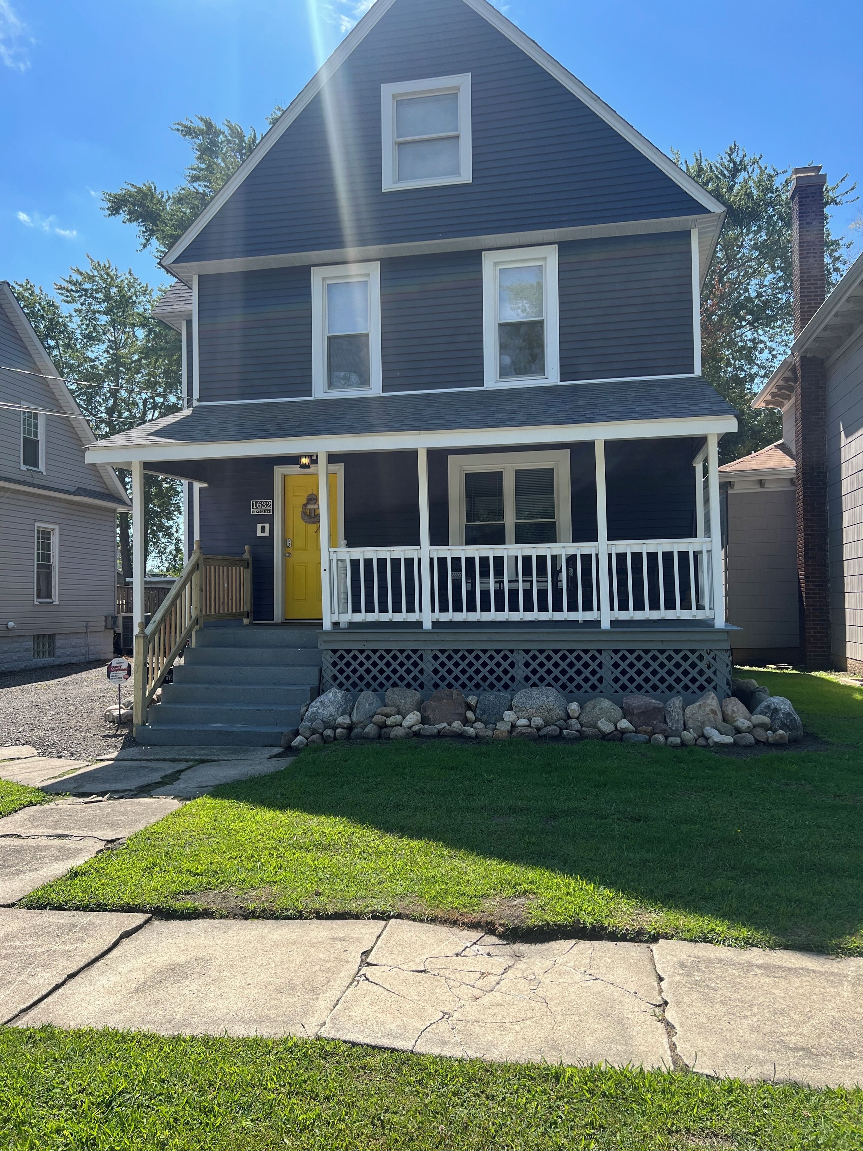Cute Harbor Home close to the Lake, Beach & Bridge St