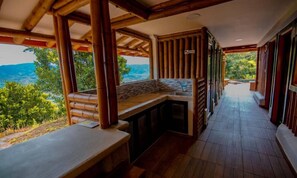Deluxe Cabin | Living area