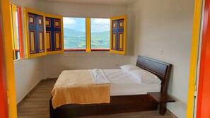 Deluxe Double Room | Bed sheets - Hotel Terra Belén (Belén de Umbría)