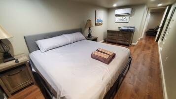 3 bedrooms, in-room safe, desk, free WiFi