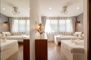 Standard Twin Room (B12) | Décoration personnalisée, ameublement personnalisé, bureau