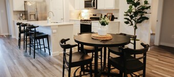 Brand New Stylish Getaway house in the Heart of Aggieland!