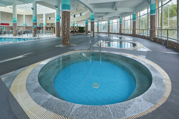 Piscina interna, piscina aquecida
