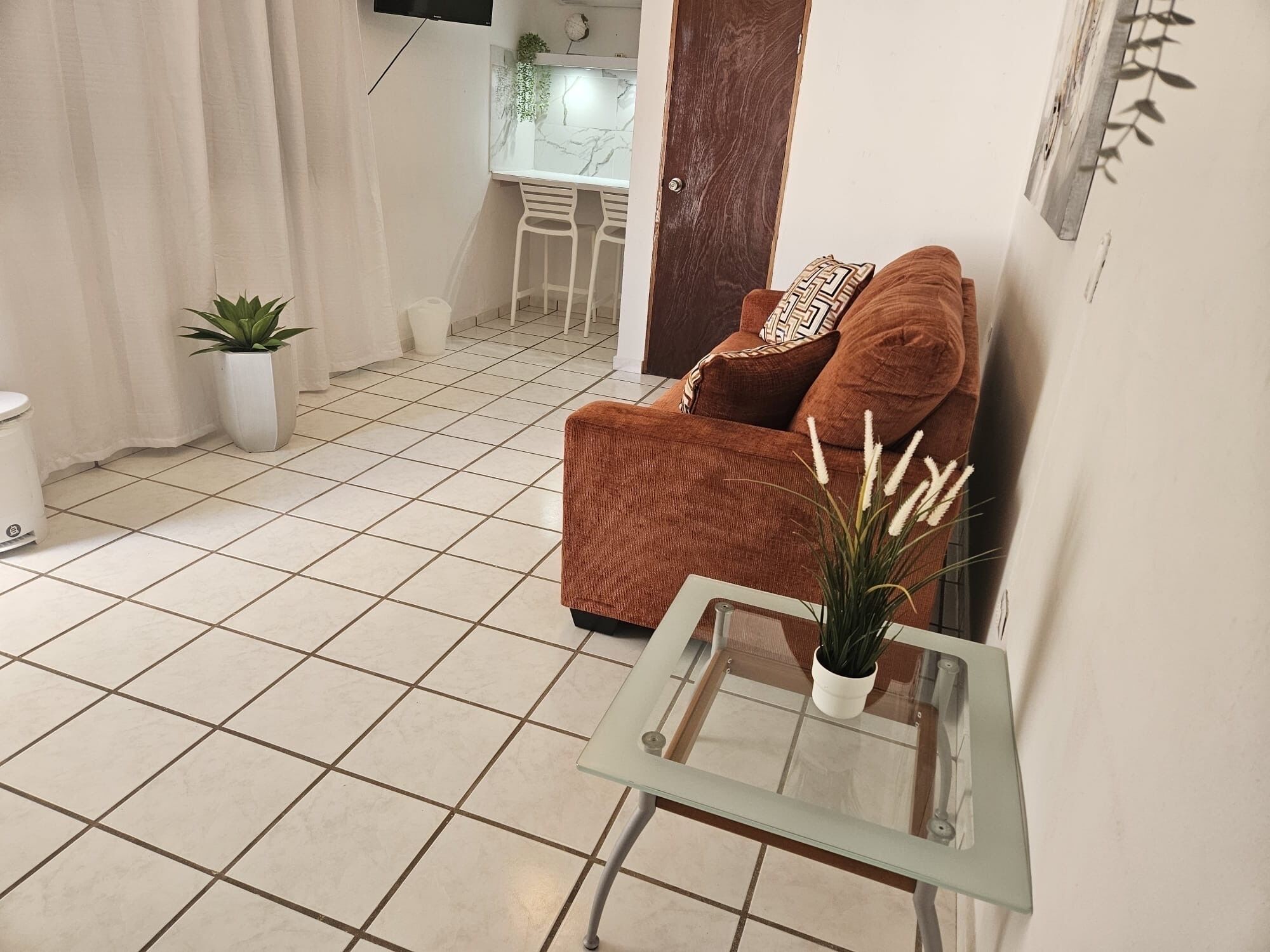 One Of A Kind! Apartment With Everything. - Levittown