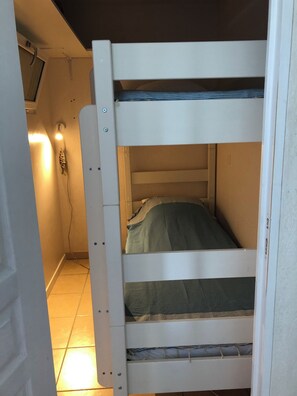 2 bedrooms, iron/ironing board