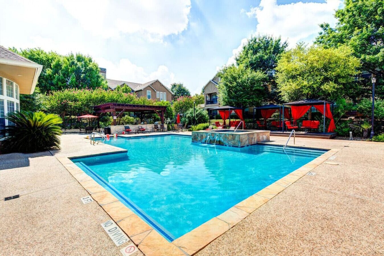 Work-Friendly 1B/1B: Coffee Bar & Pool!