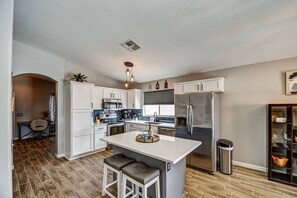 Private kitchen - Superstition Hideaway  (Gold Canyon)