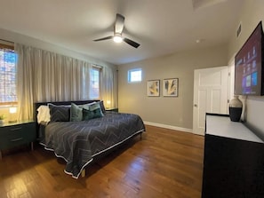 2 slaapkamers, een strijkplank/strijkijzer, internet, beddengoed