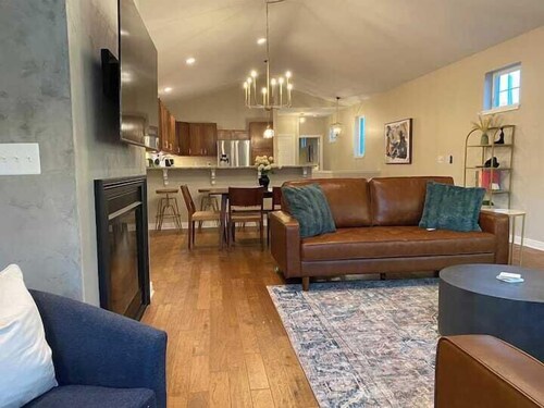 Modern Luxury | Steps to Brady St
