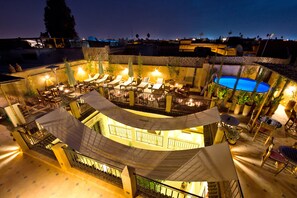 Outdoor dining - A riad ideally located, 500 meters from the Jemaa El Fna (Marrakech)