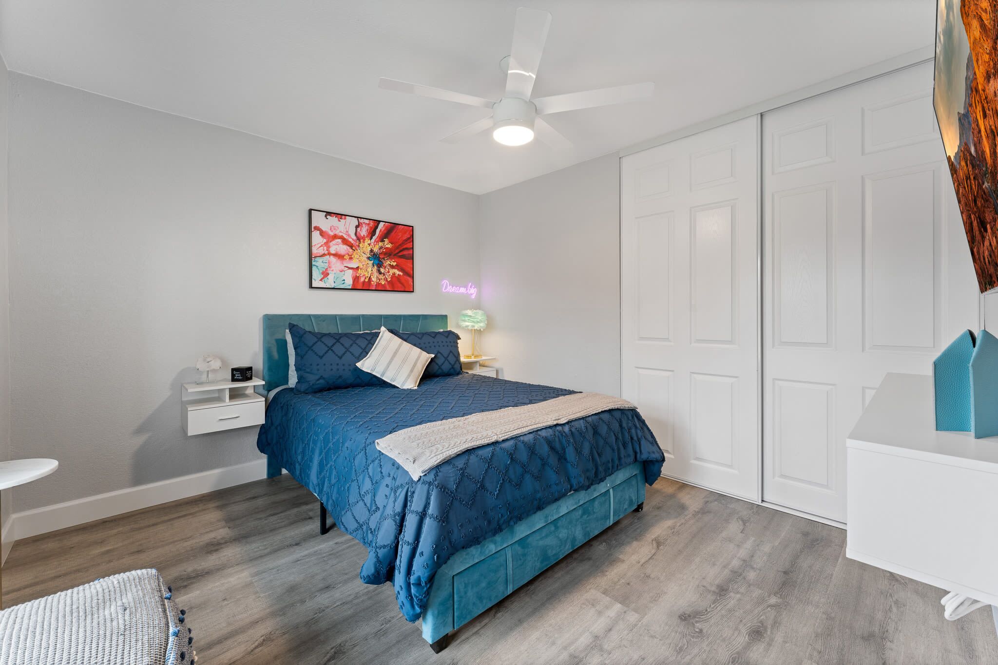 3 Schlafzimmer, Schreibtisch, Bügeleisen/Bügelbrett, Reisekinderbett