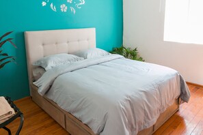 Departamento básico, 2 habitaciones, vista al patio | 2 habitaciones, wifi gratis y ropa de cama 