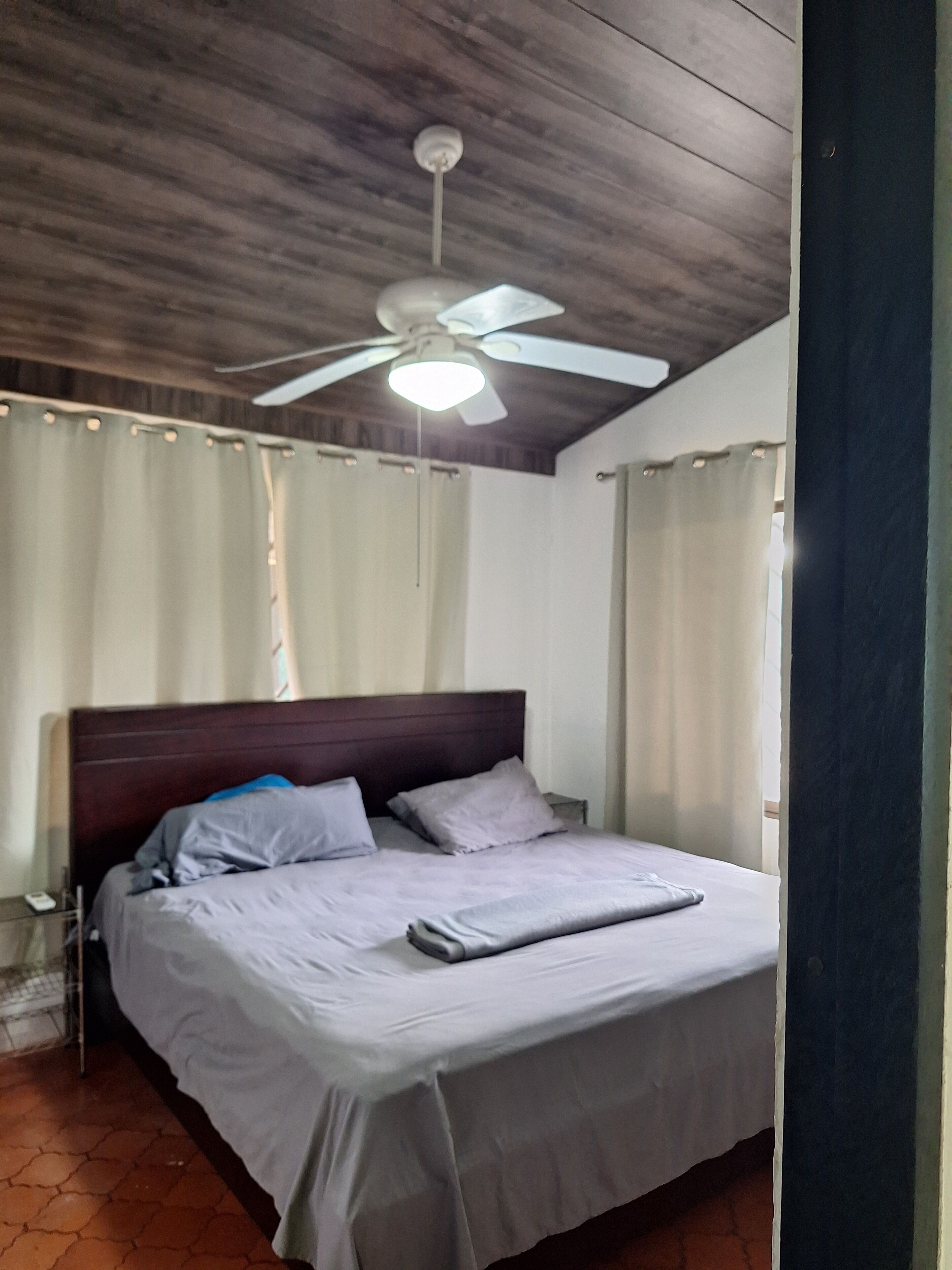 2 habitaciones, wifi y ropa de cama 