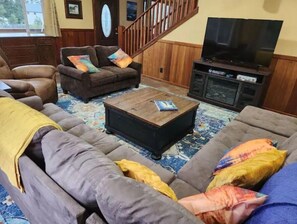 Una Smart TV, una chimenea