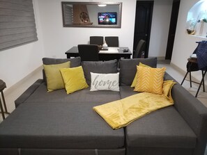 Smart TV, fireplace