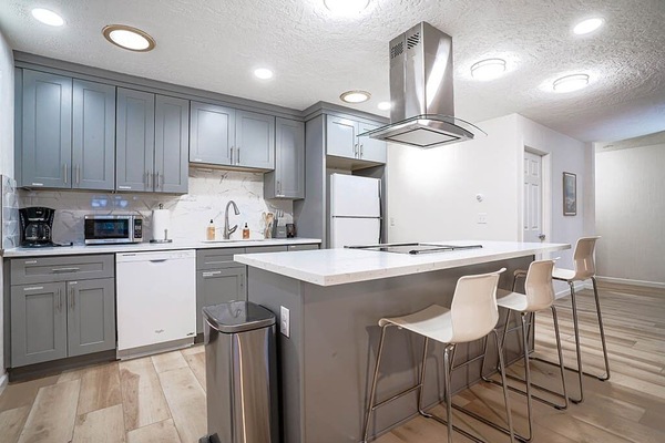 This rambler home in Poulsbo/Little Norway offers a blend of vintage charm and contemporary conveniences.