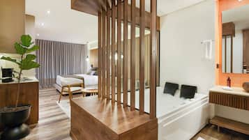 Exclusive Suite, Jetted Tub