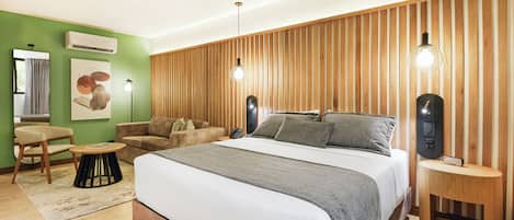 Deluxe Suite | 1 bedroom, minibar, in-room safe, desk