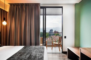 Panoramic Dubleks, Balkon | 1 yatak odası, minibar, odada kasa, masa